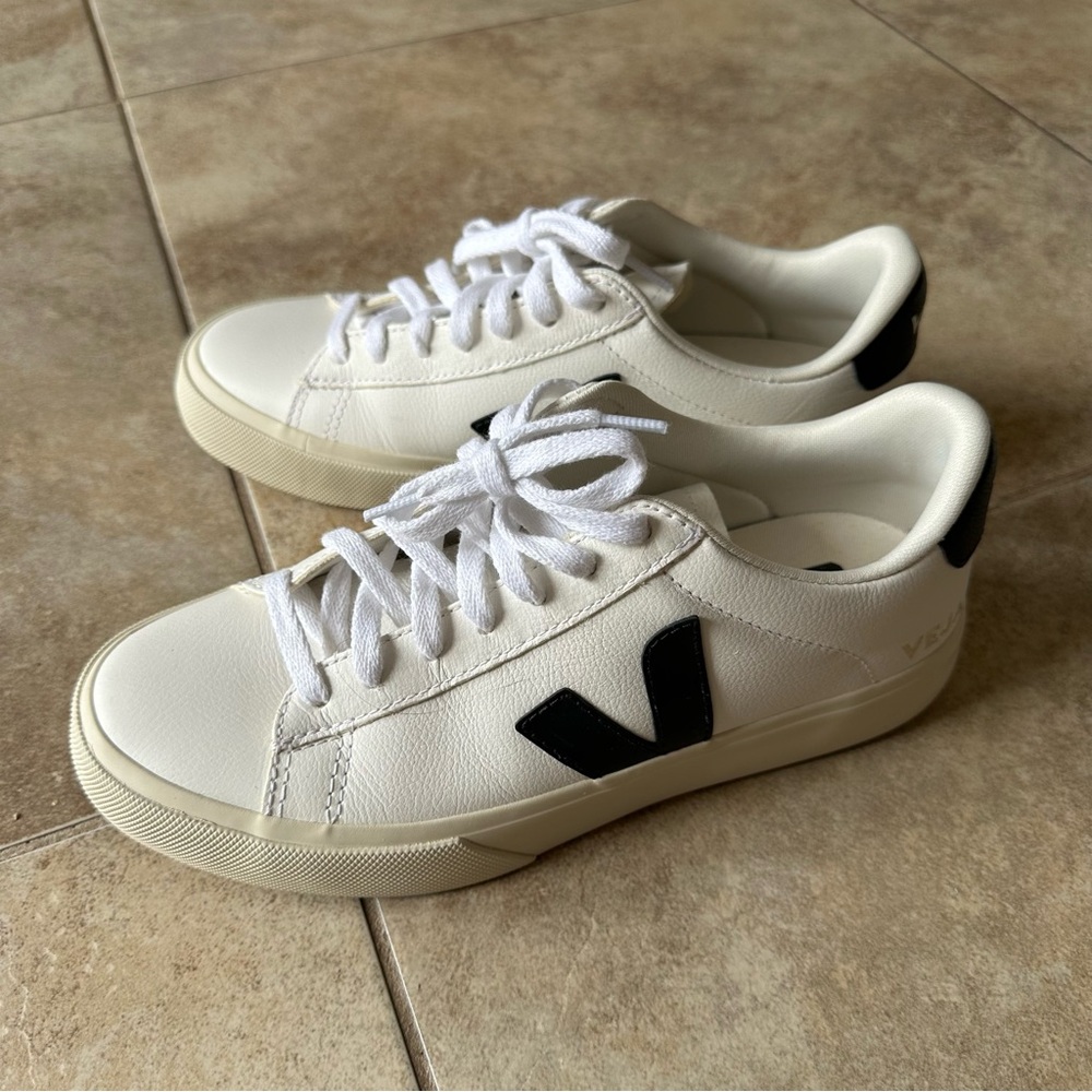 SO PERFECT WOMENS VEJA V-10 WHITE W/ BLACK LEATHER SNEAKERS SHOES SZ 8